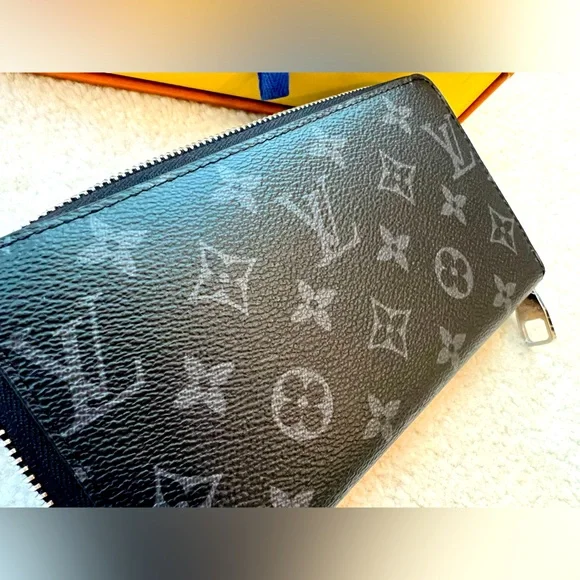 BNWB Louis Vuitton Black Monogram Zipper Wallet - Picture 2 of 9